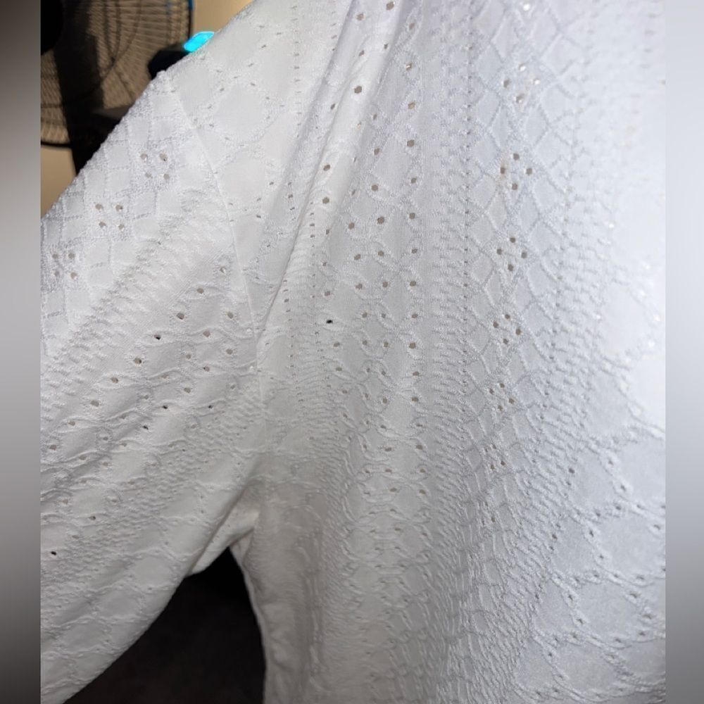 Brand new SHEIN super cute white eyelet v neck top 3x - Picture 4 of 7